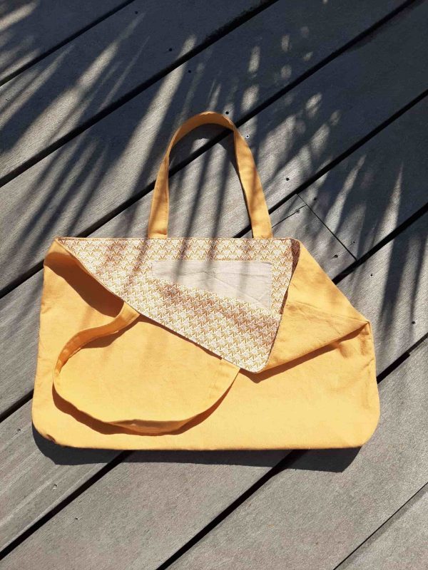 Sac cabas en tissu jaune, vue intérieure.