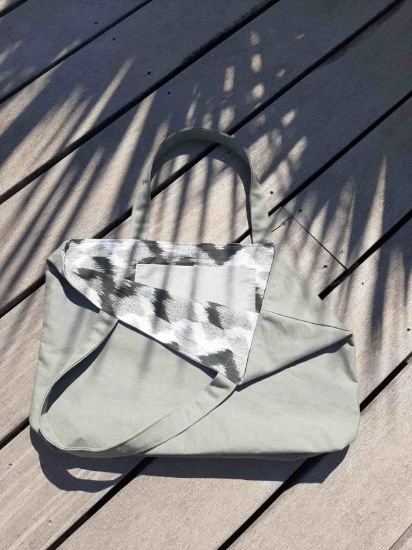 Sac cabas en tissu vert kaki, vue intérieure.