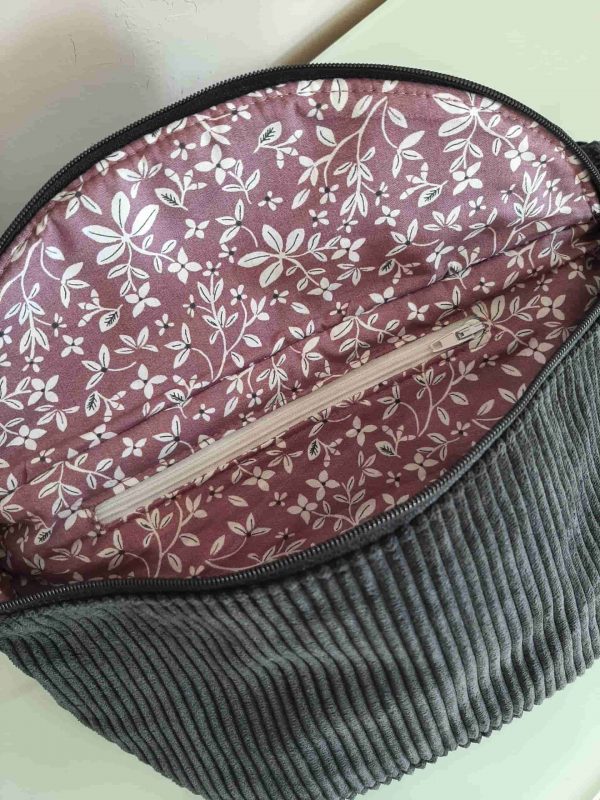 Sac banane en velours côtelé noir (vue intérieure).