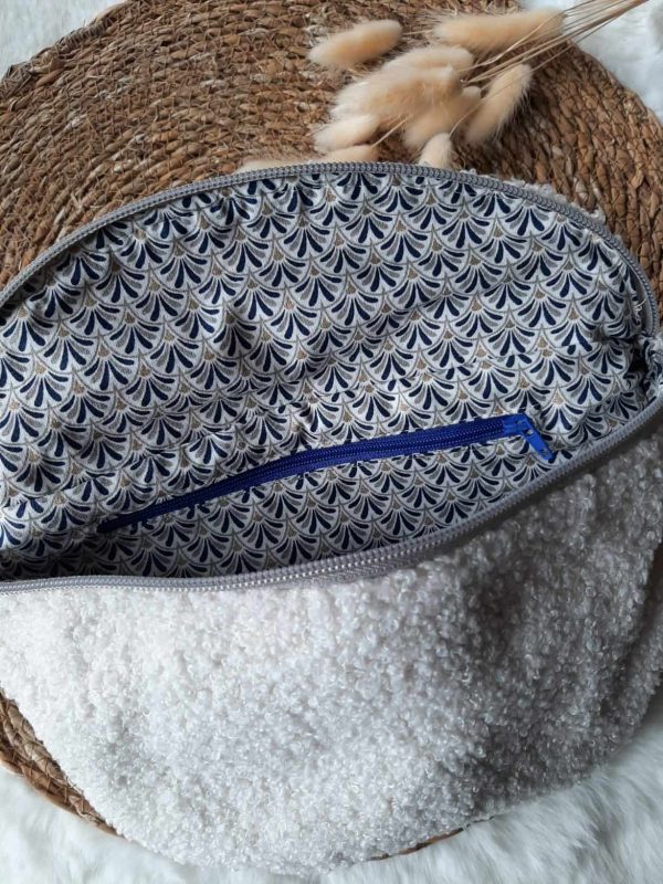 Sac banane en tissu bouclette blanc cassé (vue intérieure).