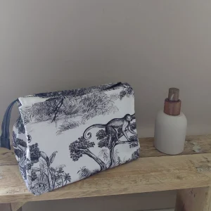 Trousse de toilette femme toile sauvage assortie au sac week-end Toscane, en coton et coton enduit, fabriquée en petite série en Bretagne – La P’tite Garçonnière