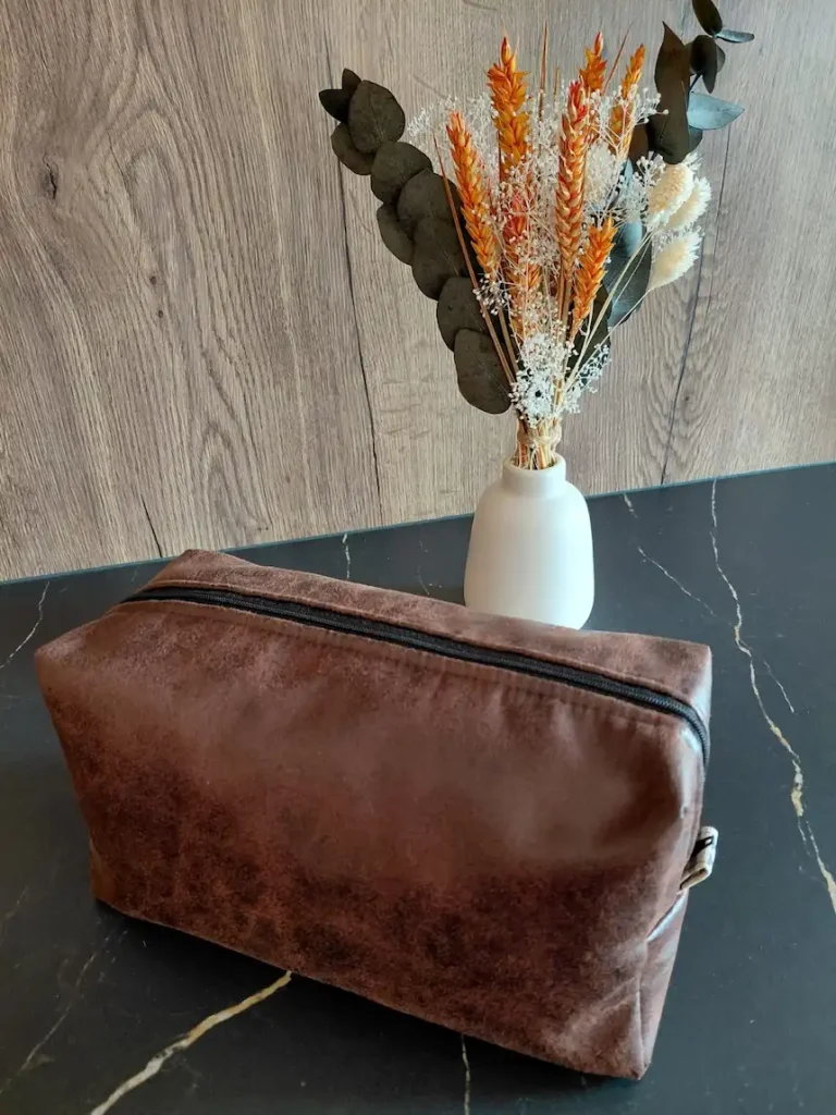 Trousse de toilette homme en simili cuir marron