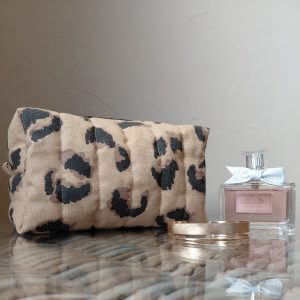 Trousse Rituel en bouclette noire, trousse de toilette femme élégante et pratique