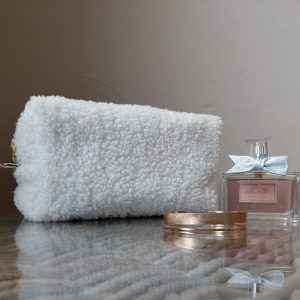 Trousse Rituel en bouclette écrue, trousse de toilette femme élégante et pratique