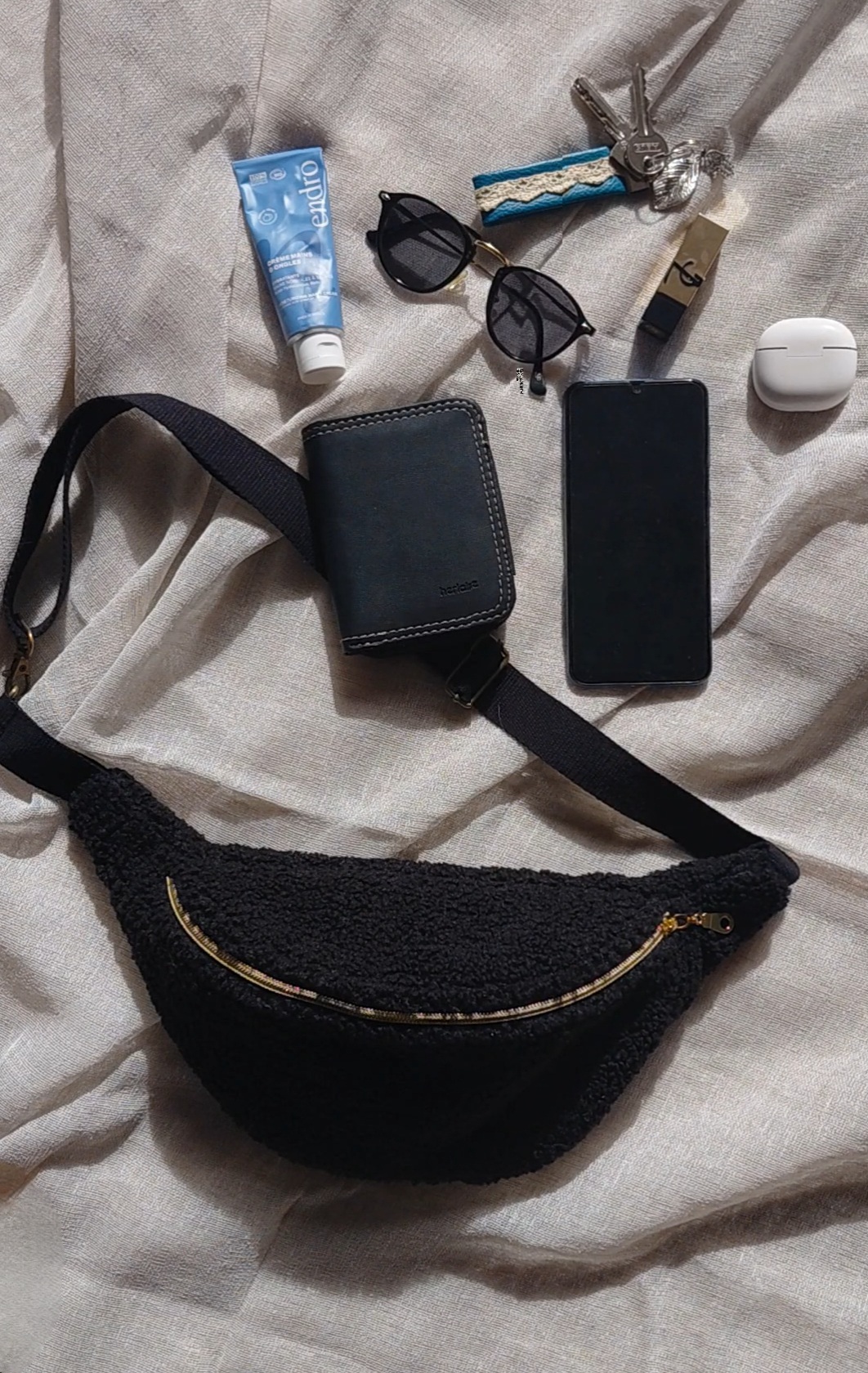 Sac banane bouclettes noires